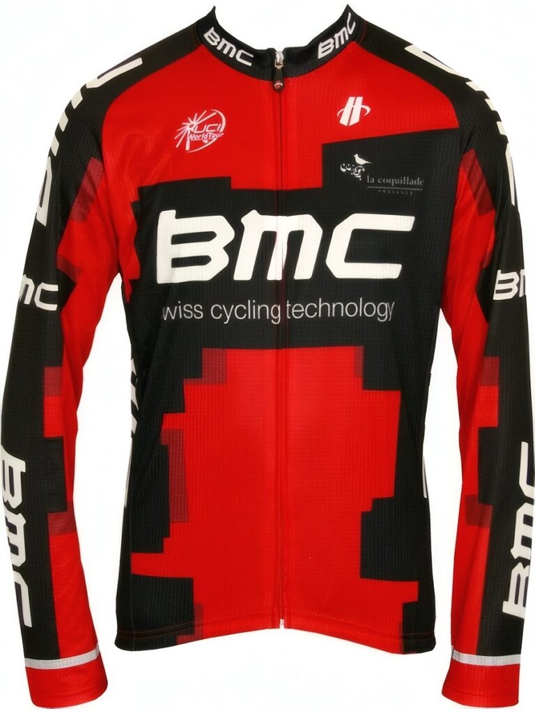 Красно-чёрная утеплённая велоджерси BMC на манекене, вид спереди